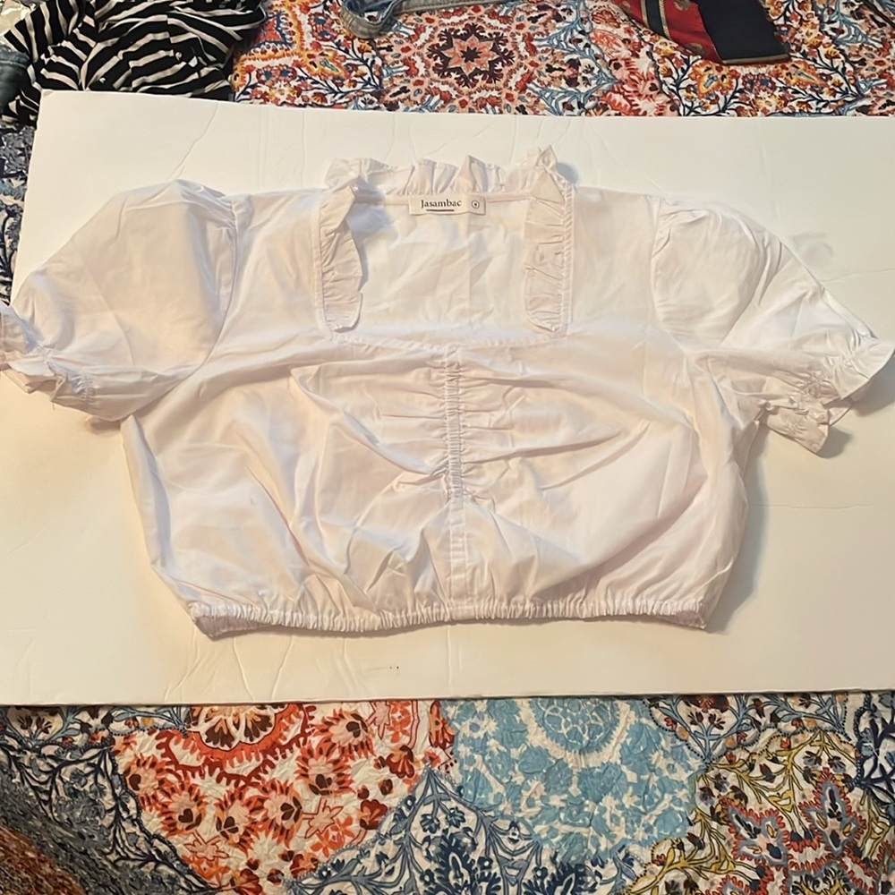 Jasambac white cropped top size small. New, never worn. Elastic front and waist - Picture 3 of 9